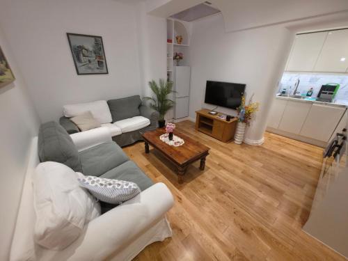 West Kensington Apartment | New Two Bedroom Flat - With Terrace