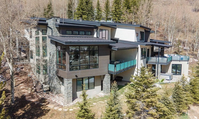 Vail Ski Chalet | New Vail Chalet. 5 BR, 5 Bath. Spectacular views Easy access to free shuttle bus