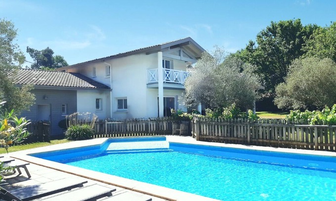 Leon Villa | NEW! Villa 12 persons with heated pool, 5 bedrooms, huge garden, close beach