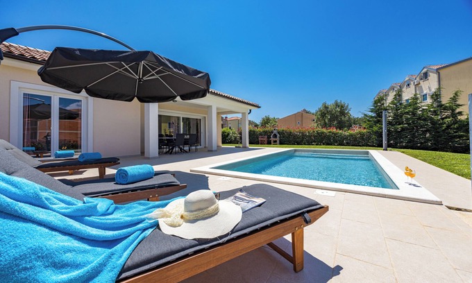 Medulin Villa | New villa Maris with private pool just 500m from beach