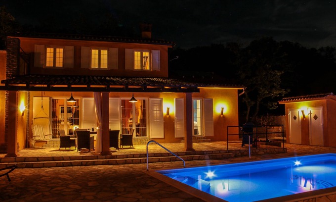 Rasa Villa | new villa near the sea with heated pool - absolute privacy