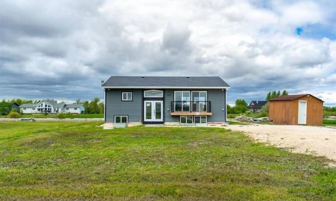 Gimli House | New waterfront- 5 bedroom home