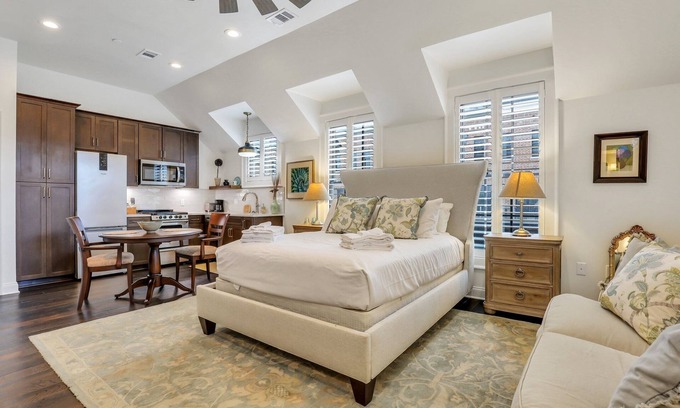 Hitch Village - Fred Wessels Homes Apartment | Newly Built High-end Carriage House Steps to Riverfront by Lucky Savannah