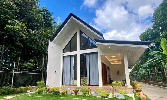 Dipolog House | Newly built modern house with garden view. We are pet-friendly!