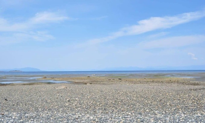 Regional District of Nanaimo House | Newly Furnished 4 BD home. Minutes to the ocean