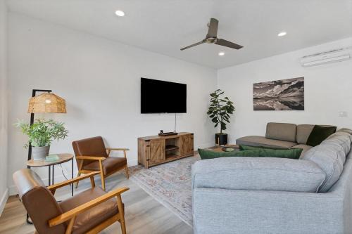 St. George House | Newly furnished 5BD 4BA Townhome The Vue 30
