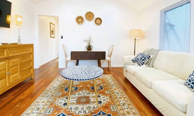 Broadmoor Apartment | Newly remodeled 2 bedroom, 1 bath apartment. Central location.