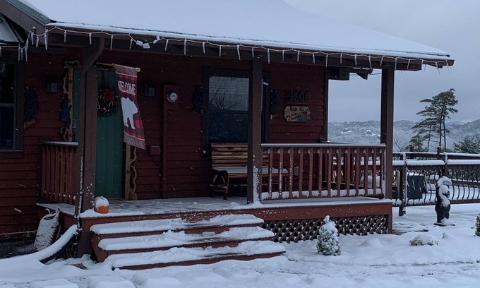 Wears Valley Cabin | Newly remodeled cabin with amazing views!