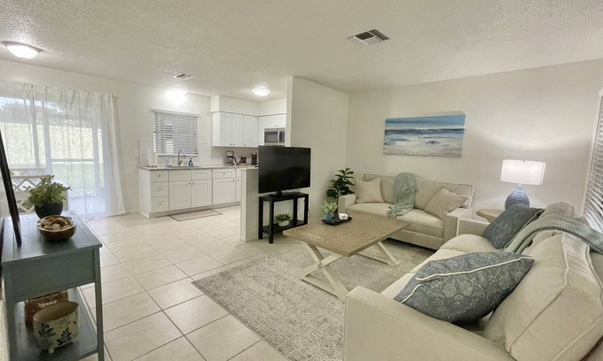 Englewood House | Newly remodeled duplex unit 2.5miles to Manasota Key Beach, 8 miles to Venice