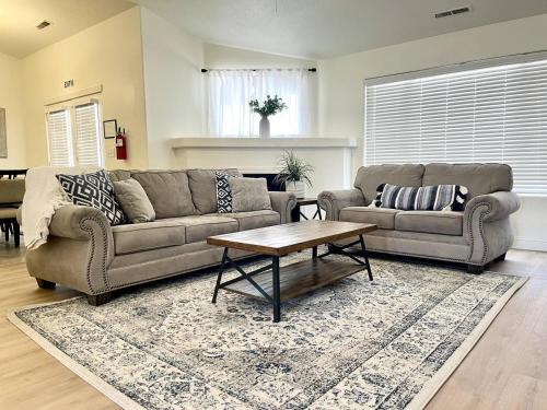 La Verkin House | Newly Remodeled Home Near Zion - Patio & Grill