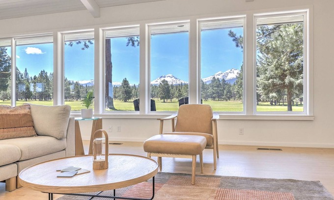 Sisters House | Newly remodeled lodge @ Pole Creek Ranch!