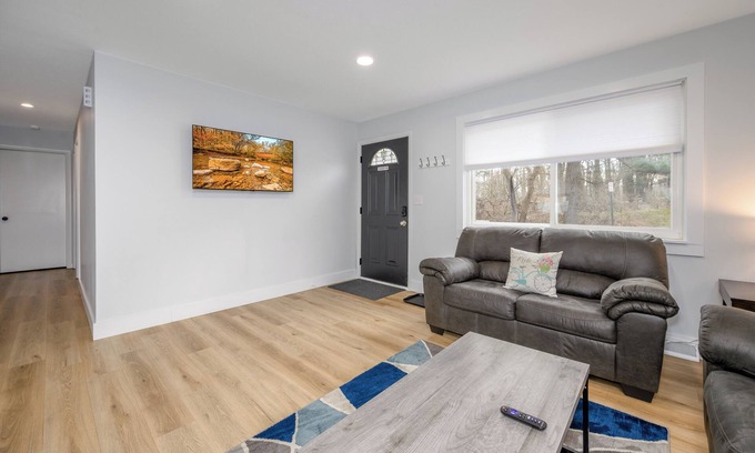 Highland Square House | Newly Remodeled Metro Parks Home