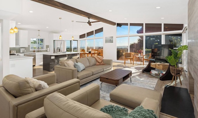 La Jolla Mesa House | Newly Remodeled with VIEWS of Downtown Ocean and Bay!