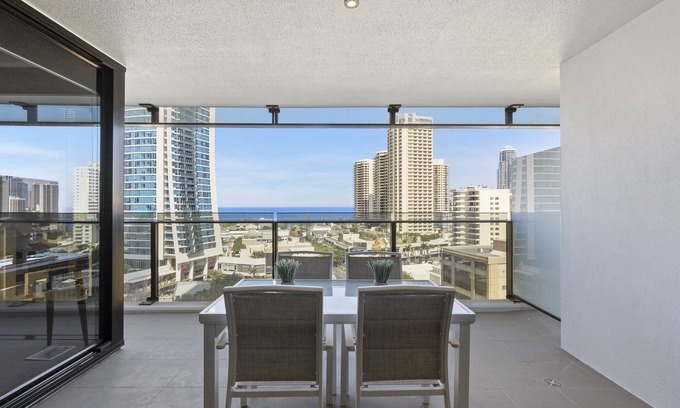 Surfers Paradise Apartment | 🤩 Newly Renovated Ocean View Apartment in the Heart of Surfers Paradise 🤩