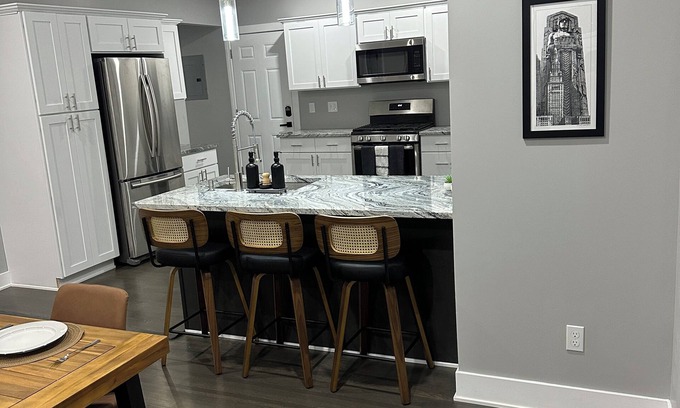 Detroit - Shoreway House | Newly renovated! 2b-2b dbl in Gordon Square, Cleveland! 5mins from downtown!