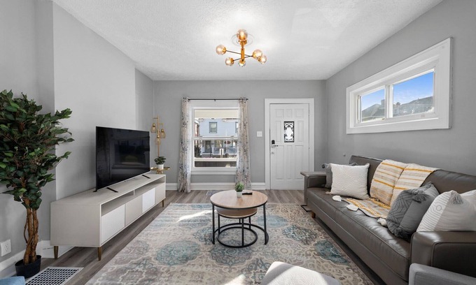 Old North Columbus House | Newly renovated 6 BRs OSU Stadium&Expo, 2 FREE PARKING