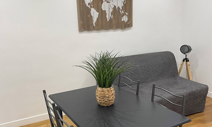 Pantin Apartment | Newly renovated apartment glistening in white, a haven of peace.