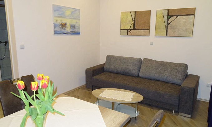 Penzing Apartment | Newly renovated apartment near Schönbrunn / Zoo and U4