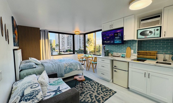 Waikiki Apartment | Newly Renovated Cozy Beach Vibes Central Waikiki Location & Modern Comfort