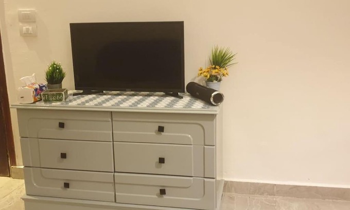 Bab Sharqi Apartment | Newly renovated cozy studio 2 min 2 SEA