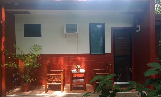 Dumaguete House | NEWLY RENOVATED! Felipa Beach and Guesthouse - Bird of Paradise