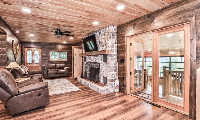 Minocqua Cabin | Newly Renovated Home and Cottage on Squirrel Lake!