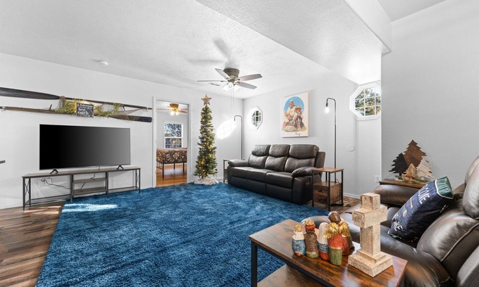 Indian Point House | *Newly Renovated* Lake Lodge F - Resort Near SDC