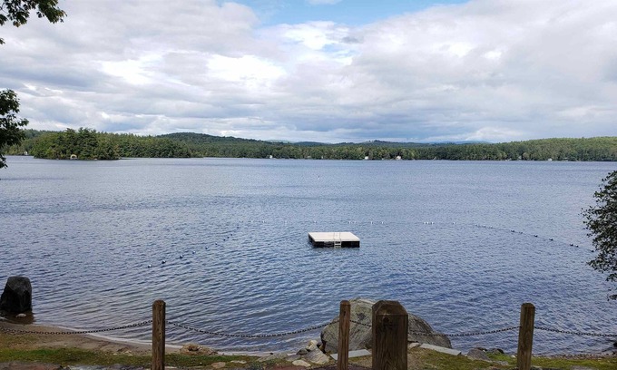 Meredith Cabin | Newly Renovated Lake Waukewan Cabin- 3 min from beach!