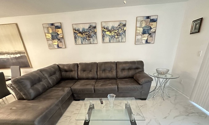 Kings Lake Condo | Newly Renovated Lovely Cozy 2-Bed/2bath Condo near Downtown Naples