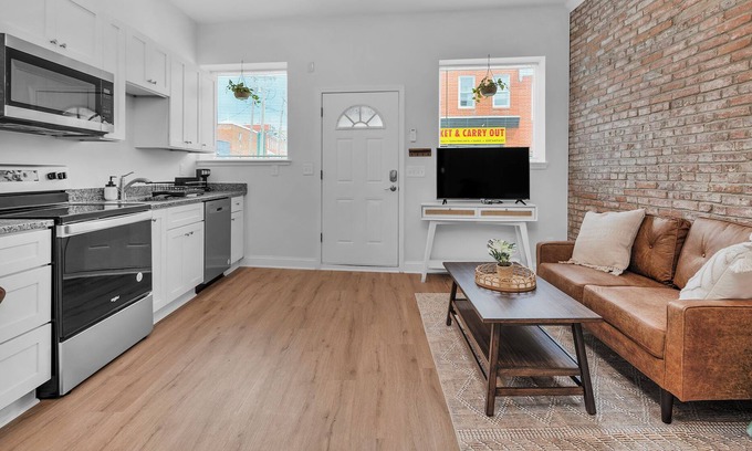 Port Covington Apartment | Newly Renovated Oasis in Federal Hill 1F