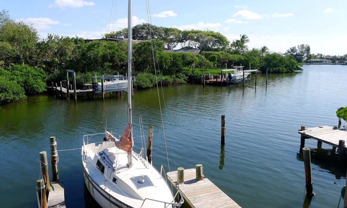 Anna Maria Cottage | Newly Renovated Sea Breeze Cottage with Private Dock, Easy Access to Bimini Bay