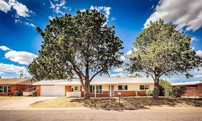 Sierra Vista House | Newly Updated 3-Bedroom Oasis in the Heart of Town