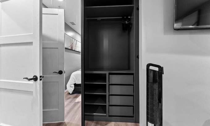 Los Angeles House | Newly Updated & Centrally Located! Blocks to SOFI!