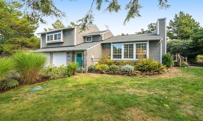 Warrenton House | Newly updated, dog-friendly house near the beach with hot tub & grill