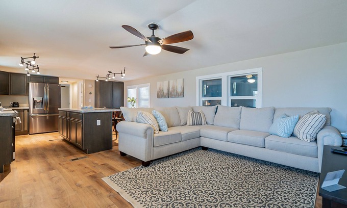 Apache Junction House | Newly updated home on spacious lot located outside of the city