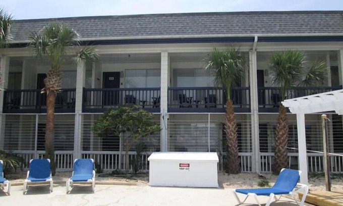 Saint Helena Island Resort | Newly Updated Poolside Studio Steps from Beach, Sandbar, & Tennis