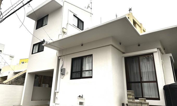 Chatan House | NewOpen 】 Located in the popular tourist area of Chatan! 1 minute walk to the beach! Max. 14 persons