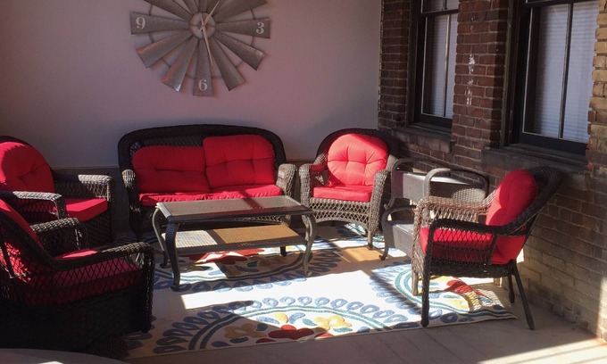 Newport Apartment | NEWPORT INN #5 - NO CLEANING FEES! FREE PARKING! WALK TO GAMES AND CONCERTS!