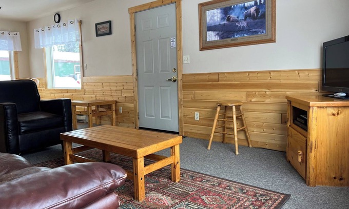 West Yellowstone House | Nez Perce Creek Cabin: a Luxury of a Truly Comfortable and Impeccably Clean Home