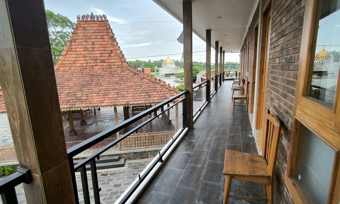 Mungkid House | Nez's Guesthouse Syariah
