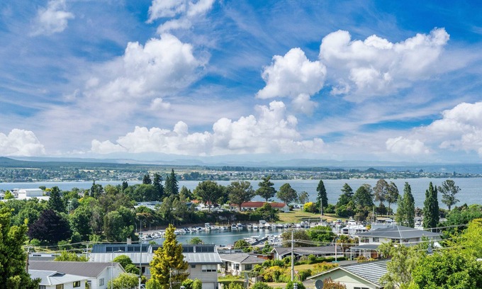 Taupo House | Ngaio Views - Lake Taupo Holiday Home