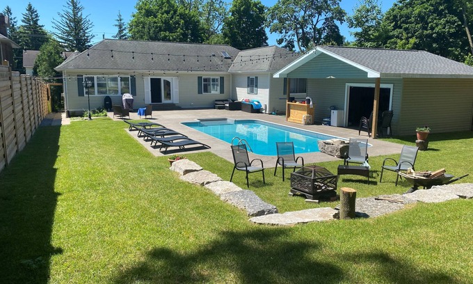 Niagara Falls Apartment | Niagara Falls Retreat: Walk to the Wonders