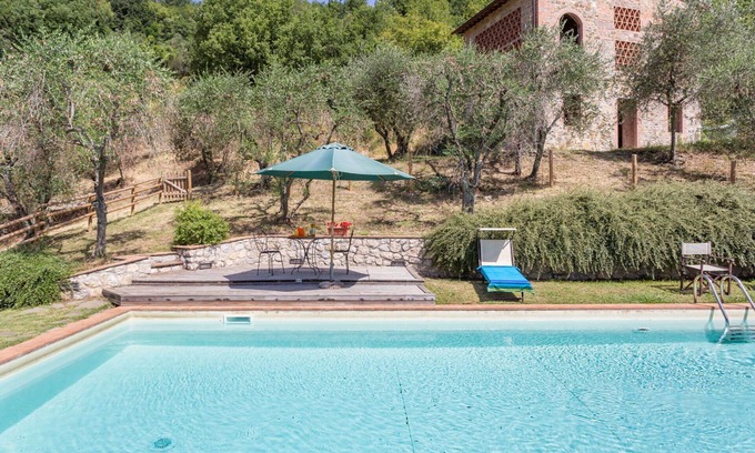 Lucca Villa | Nice apartment in villa with pool, WIFI, TV, patio, pets allowed, panoramic view, close to Lucca