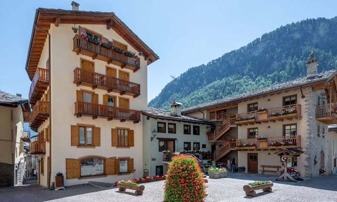 Pallusieux Apartment | Nice apartment for 4 guests with WIFI, TV and pets allowed