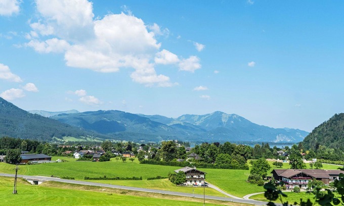 Strobl Apartment | Nice apartment for 10 guests with WIFI, TV and terrace