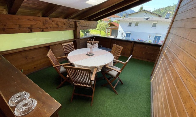 Prutz Apartment | Nice apartment for 12 people with WIFI, TV, terrace and pets allowed