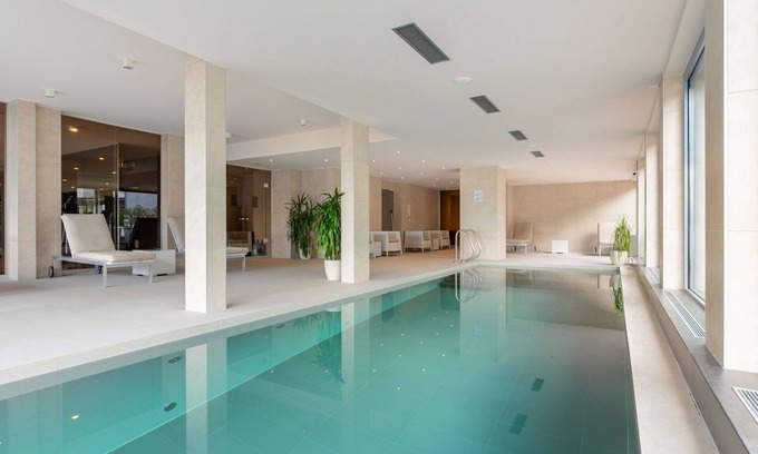 Montreux Apartment | Nice apartment for 4 people with WIFI, hot tub, A/C, pool, TV, balcony and panoramic view