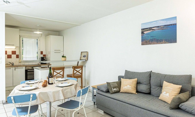 Pleurtuit Apartment | Nice apartment for 4 guests with WIFI, TV, terrace and parking