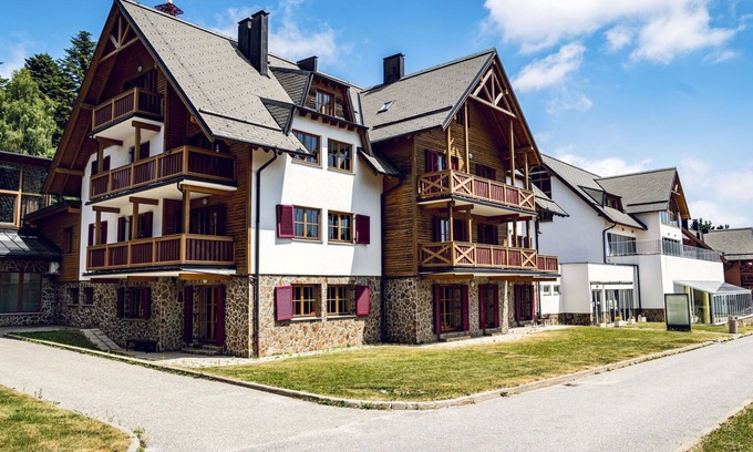 Hocko Pohorje Apartment | Nice apartment for 4 guests with pool, WIFI, TV, balcony, pets allowed and panoramic view