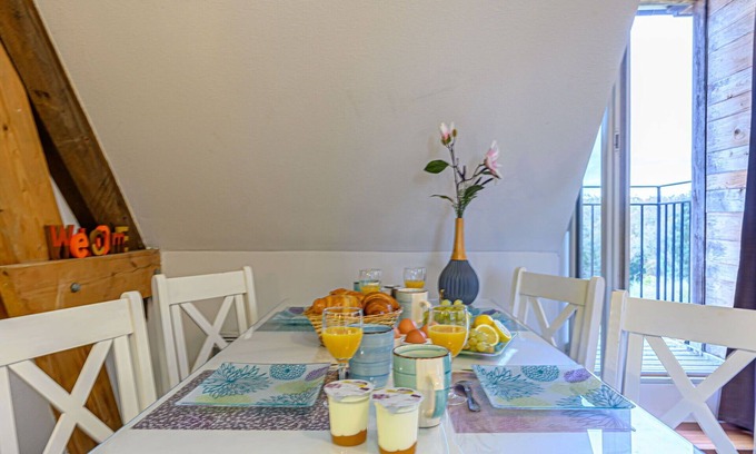 Baden Apartment | Nice apartment for 4 guests with WIFI, pool, TV, balcony and panoramic view